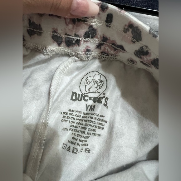 Buc-ee’s cheetah/leopard fleece pants - Picture 4 of 4